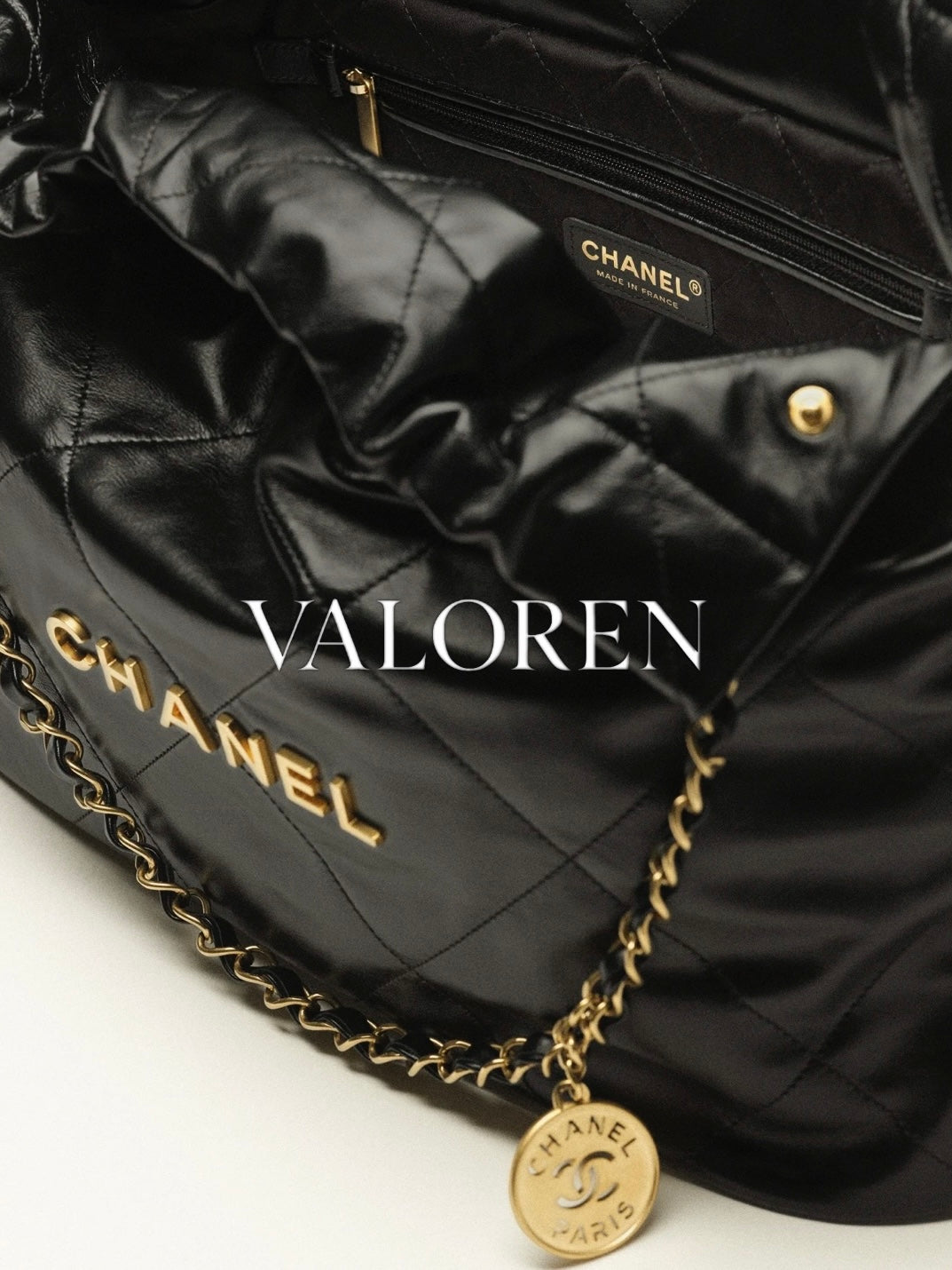 CHANEL 22 HANDBAG Shiny Calfskin & Gold-Tone Metal Black99% New